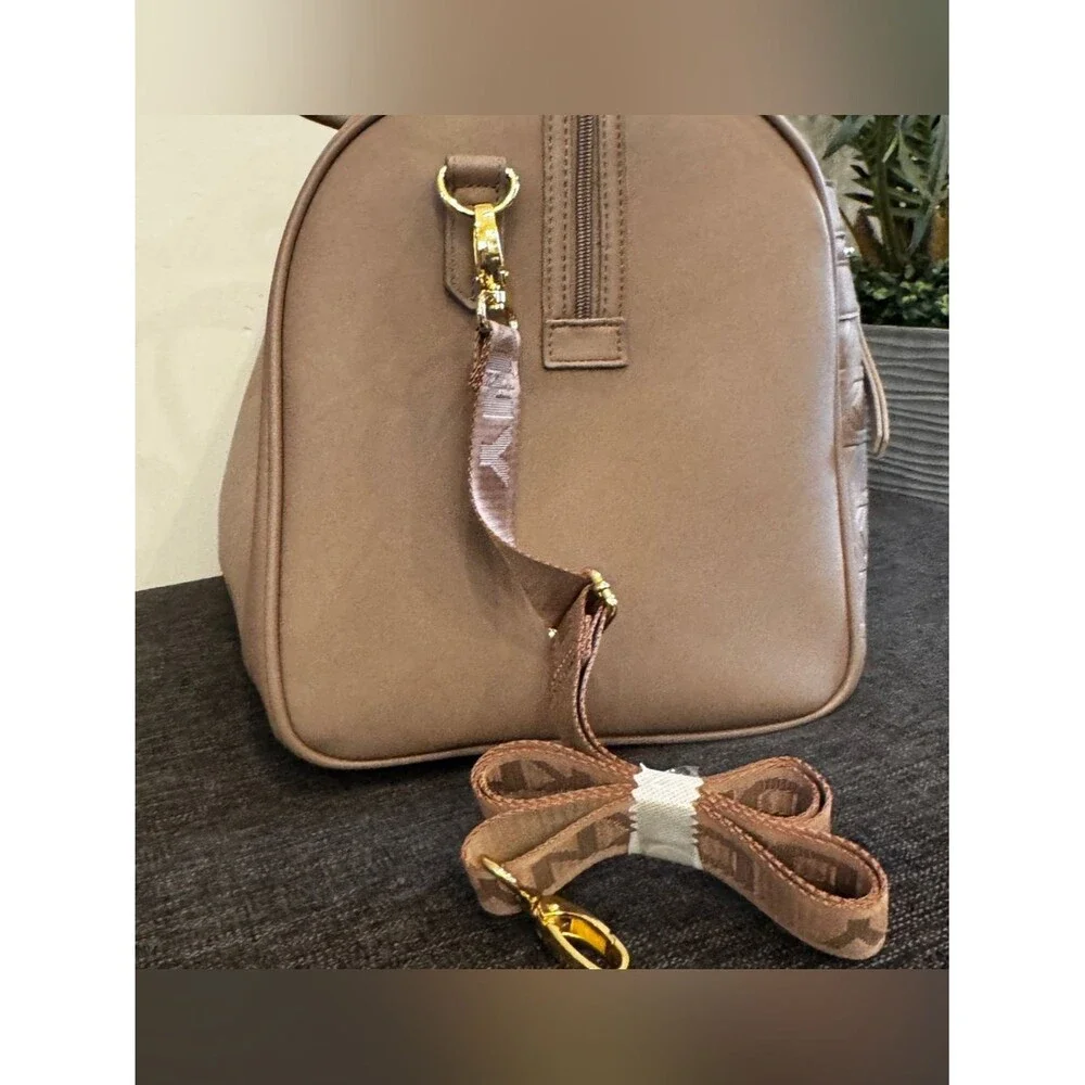 DKNY Clean Cut 21